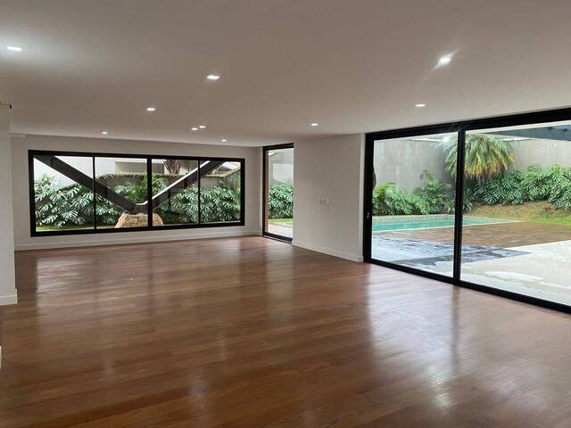 Casa para Venda em Santana de Parnaíba - 2